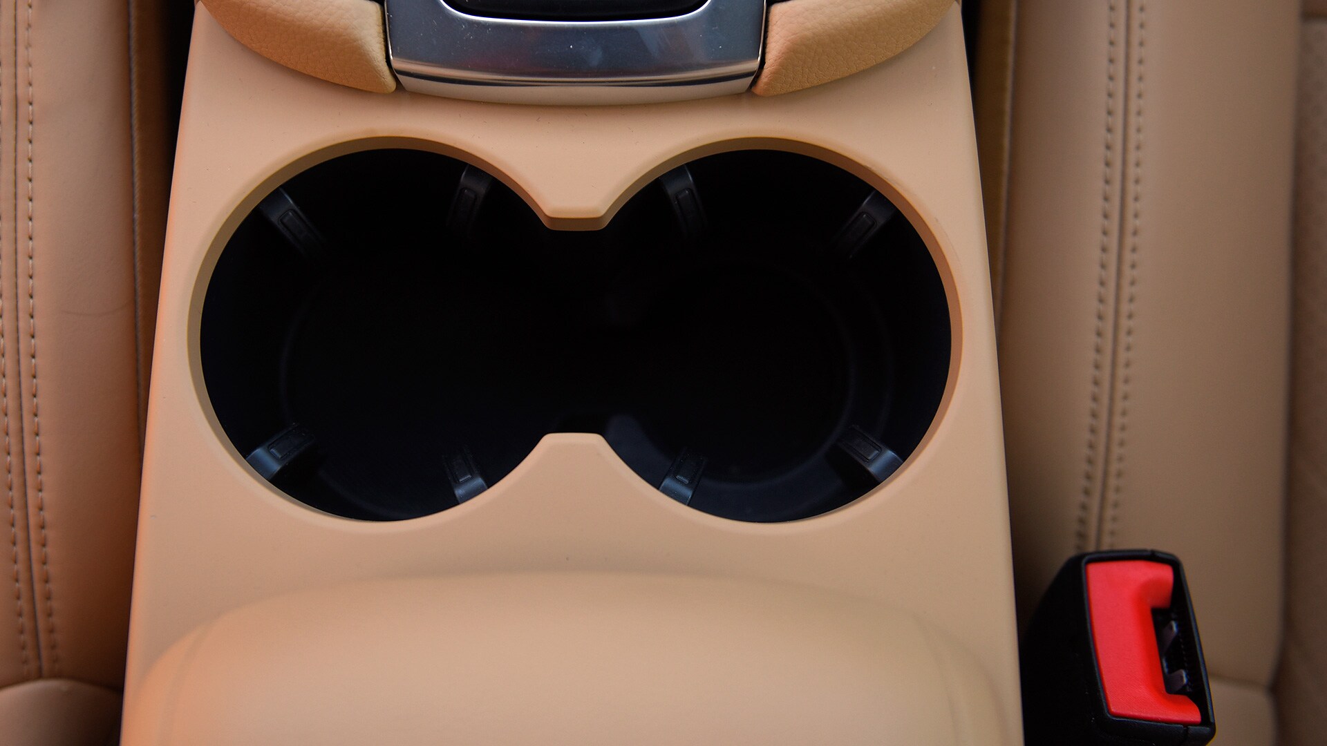 Porsche Macan 2016 R4 Interior